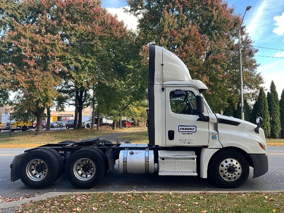 Day Cab Tractor-Heavy Duty Tractors-Freightliner-2019-T12664ST-Reading-PA-514,645\n\t\tmiles-$ 35,500 - Image 8