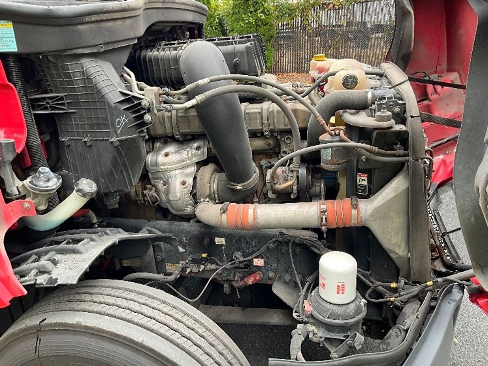 Day Cab Tractor-Heavy Duty Tractors-Freightliner-2019-T12664ST-Reading-PA-609,015\n\t\tmiles-$ 27,500 - Image 15