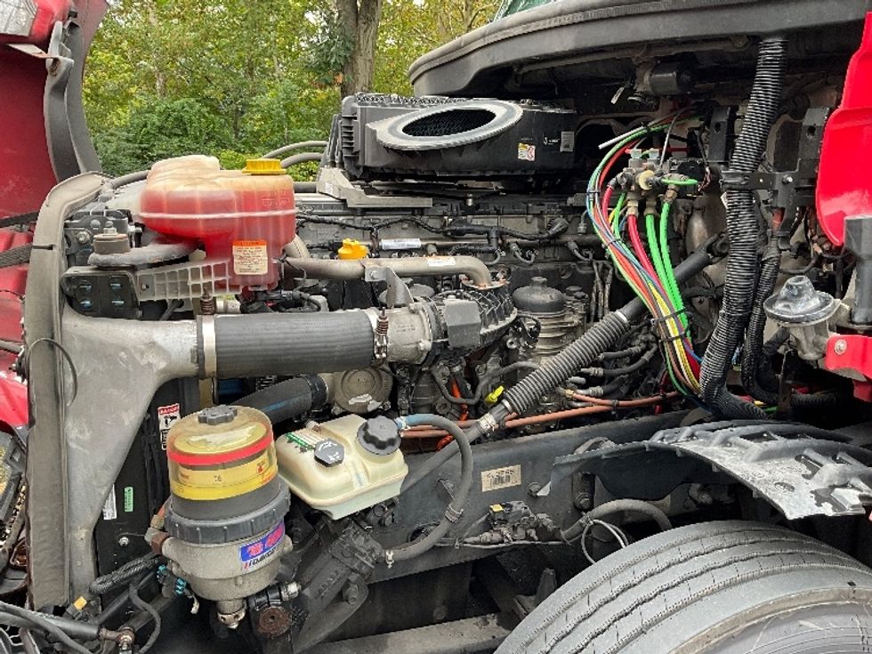 Day Cab Tractor-Heavy Duty Tractors-Freightliner-2019-T12664ST-Reading-PA-609,015\n\t\tmiles-$ 27,500 - Image 16