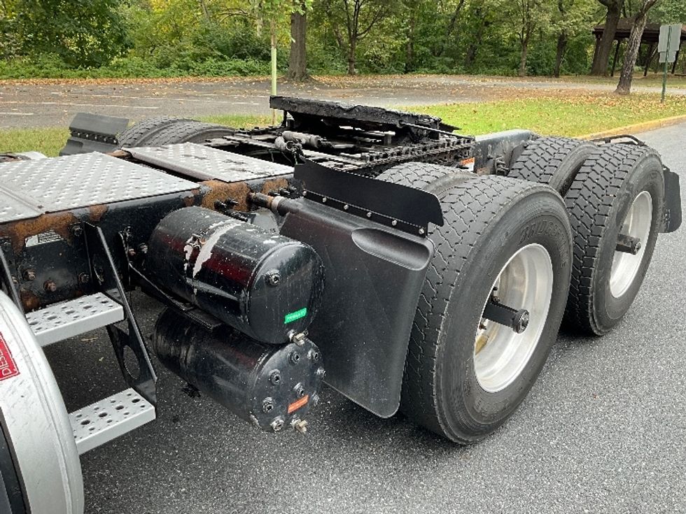Day Cab Tractor-Heavy Duty Tractors-Freightliner-2019-T12664ST-Reading-PA-609,015\n\t\tmiles-$ 27,500 - Image 17