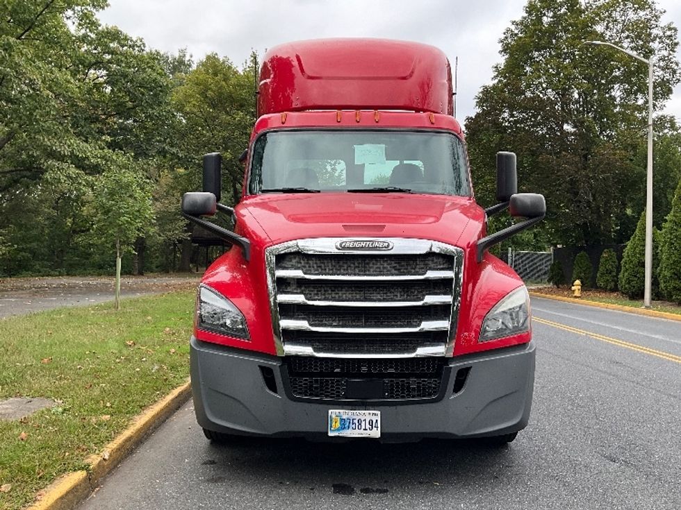 Day Cab Tractor-Heavy Duty Tractors-Freightliner-2019-T12664ST-Reading-PA-609,015\n\t\tmiles-$ 27,500 - Image 2