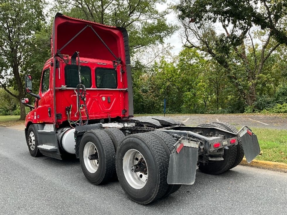 Day Cab Tractor-Heavy Duty Tractors-Freightliner-2019-T12664ST-Reading-PA-609,015\n\t\tmiles-$ 27,500 - Image 5