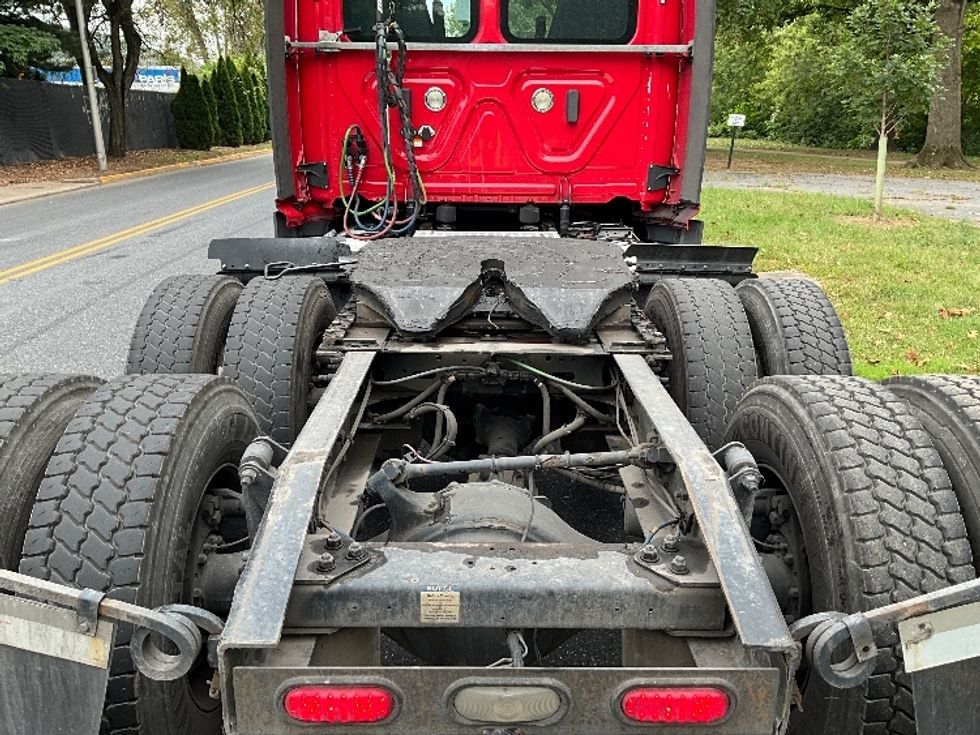 Day Cab Tractor-Heavy Duty Tractors-Freightliner-2019-T12664ST-Reading-PA-609,015\n\t\tmiles-$ 27,500 - Image 6