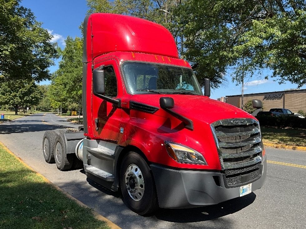 Day Cab Tractor-Heavy Duty Tractors-Freightliner-2019-T12664ST-Reading-PA-623,745\n\t\tmiles-$ 26,250 - Image 1