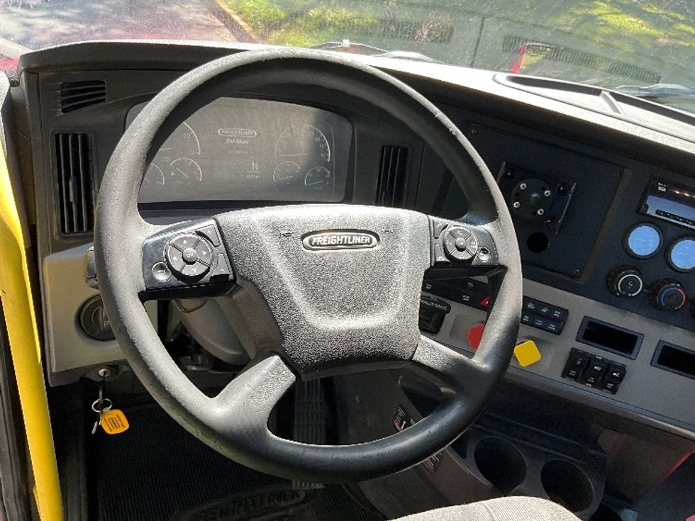 2019 Freightliner Cascadia 126" Day cab photo 10