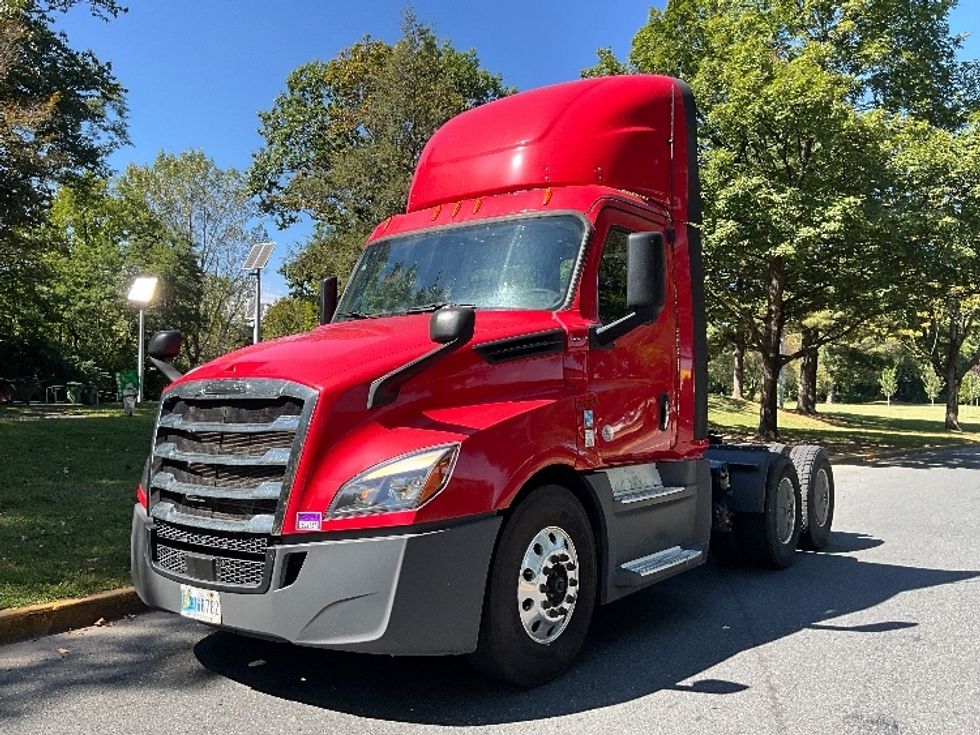 2019 Freightliner Cascadia 126" Day cab photo 2
