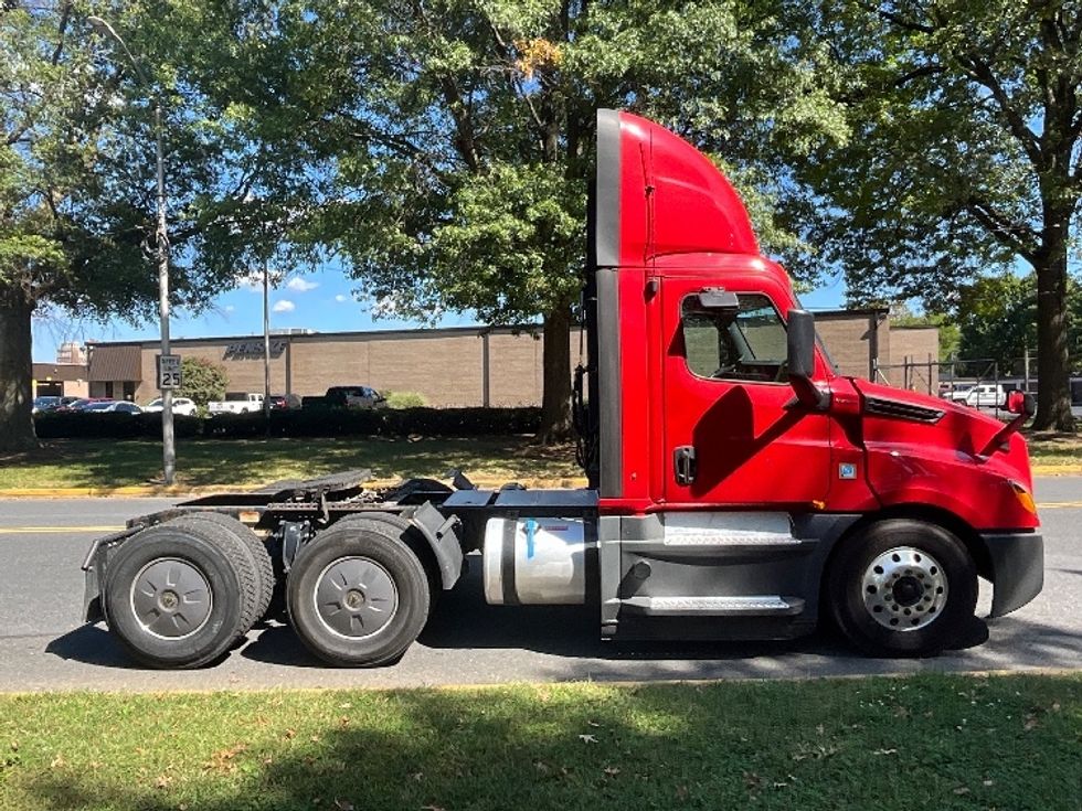2019 Freightliner Cascadia 126" Day cab photo 7