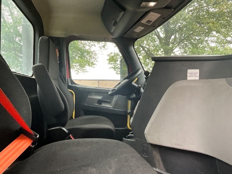 Day Cab Tractor-Heavy Duty Tractors-Freightliner-2019-T12664ST-Reading-PA-636,394\n\t\tmiles-$ 25,250 - Image 14