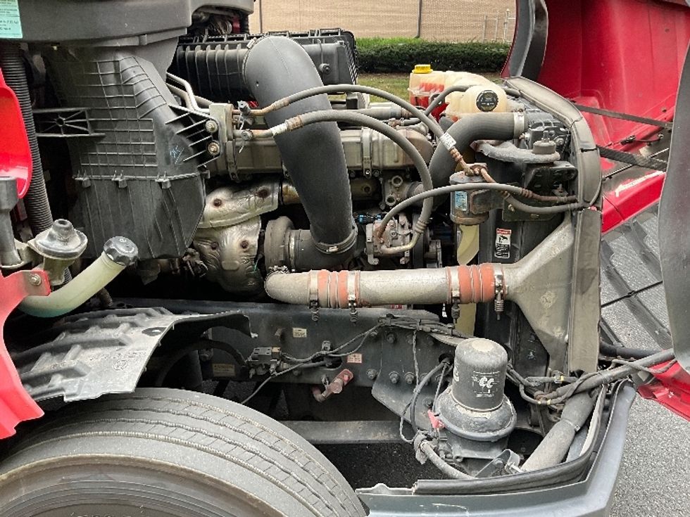 Day Cab Tractor-Heavy Duty Tractors-Freightliner-2019-T12664ST-Reading-PA-636,394\n\t\tmiles-$ 25,250 - Image 15