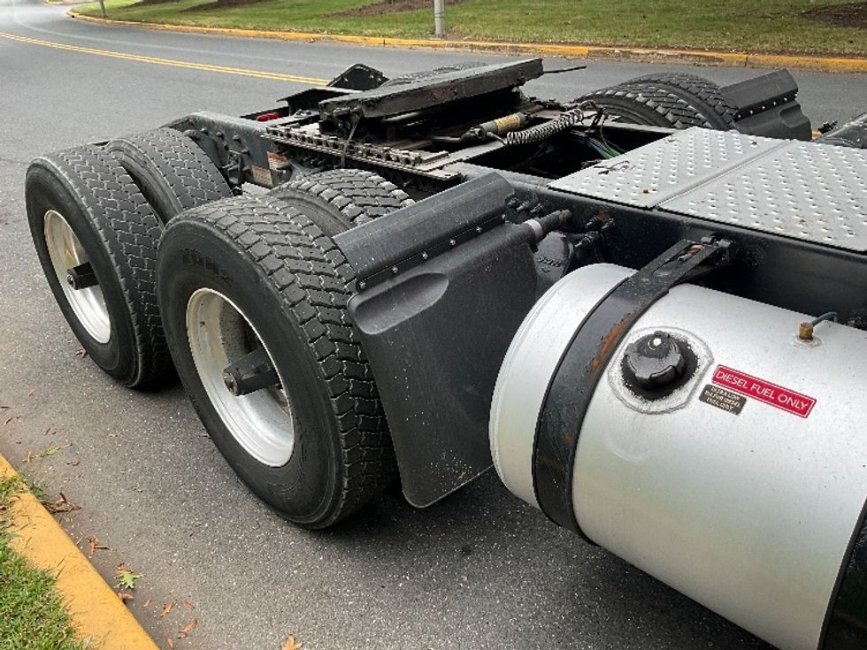 Day Cab Tractor-Heavy Duty Tractors-Freightliner-2019-T12664ST-Reading-PA-636,394\n\t\tmiles-$ 25,250 - Image 18