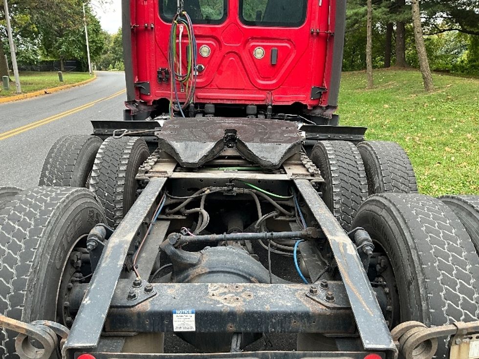 Day Cab Tractor-Heavy Duty Tractors-Freightliner-2019-T12664ST-Reading-PA-636,394\n\t\tmiles-$ 25,250 - Image 6