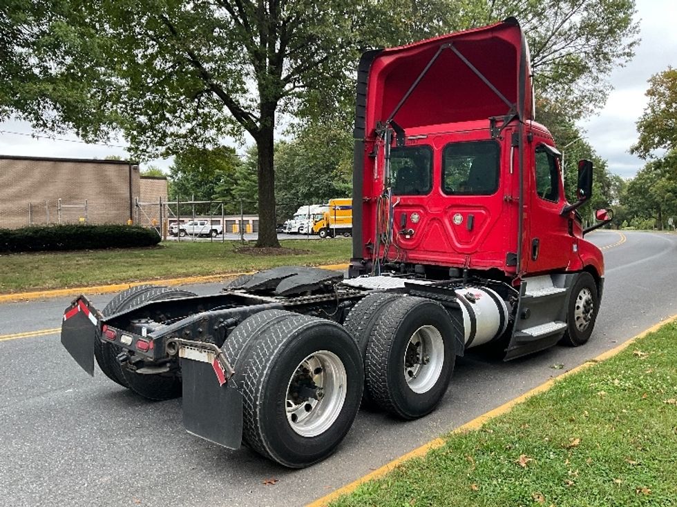 Day Cab Tractor-Heavy Duty Tractors-Freightliner-2019-T12664ST-Reading-PA-636,394\n\t\tmiles-$ 25,250 - Image 7