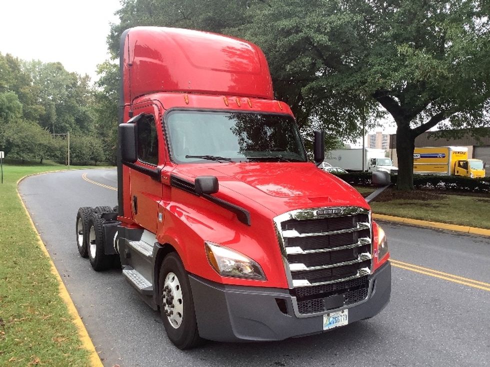 Day Cab Tractor-Heavy Duty Tractors-Freightliner-2019-T12664ST-Reading-PA-637,949\n\t\tmiles-$ 25,250 - Image 1