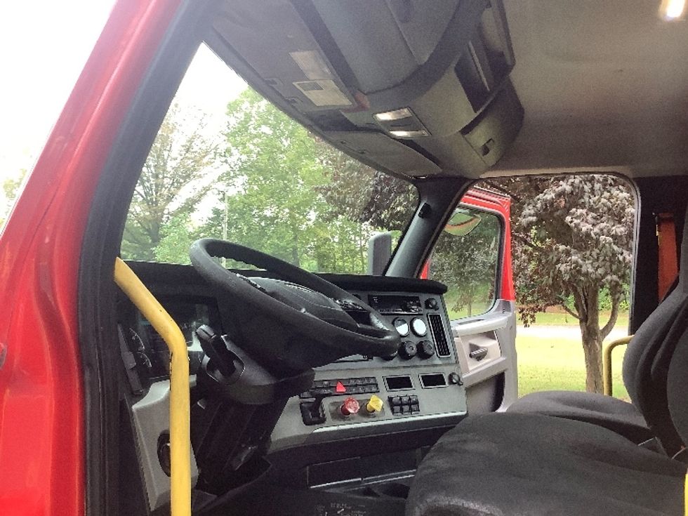 Day Cab Tractor-Heavy Duty Tractors-Freightliner-2019-T12664ST-Reading-PA-637,949\n\t\tmiles-$ 25,250 - Image 10