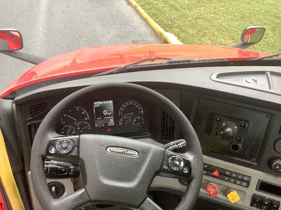 Day Cab Tractor-Heavy Duty Tractors-Freightliner-2019-T12664ST-Reading-PA-637,949\n\t\tmiles-$ 25,250 - Image 11