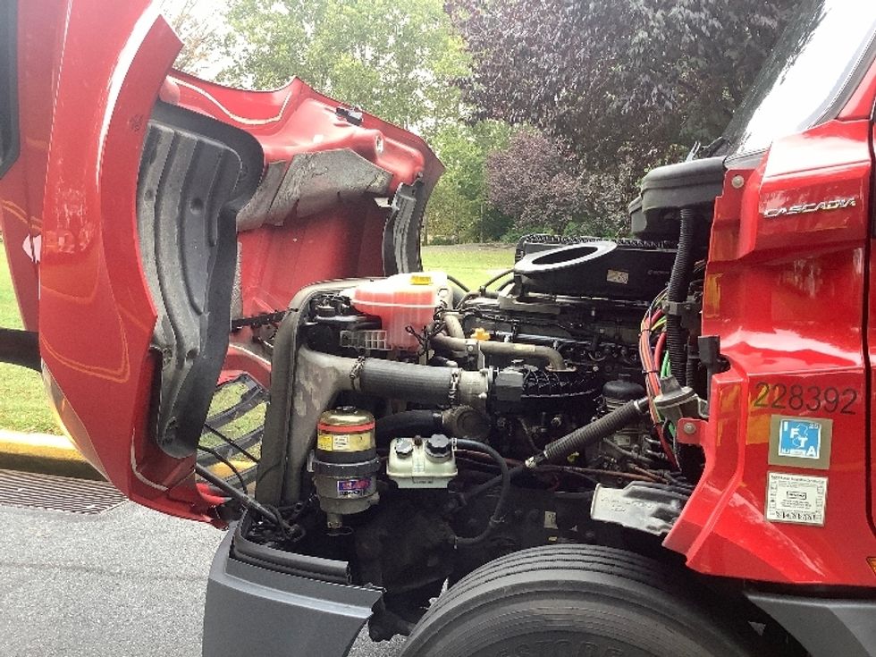 Day Cab Tractor-Heavy Duty Tractors-Freightliner-2019-T12664ST-Reading-PA-637,949\n\t\tmiles-$ 25,250 - Image 16