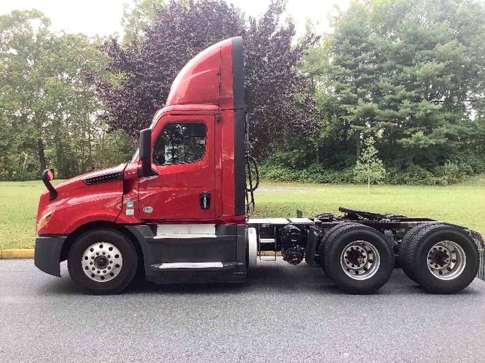 Day Cab Tractor-Heavy Duty Tractors-Freightliner-2019-T12664ST-Reading-PA-637,949\n\t\tmiles-$ 25,250 - Image 4