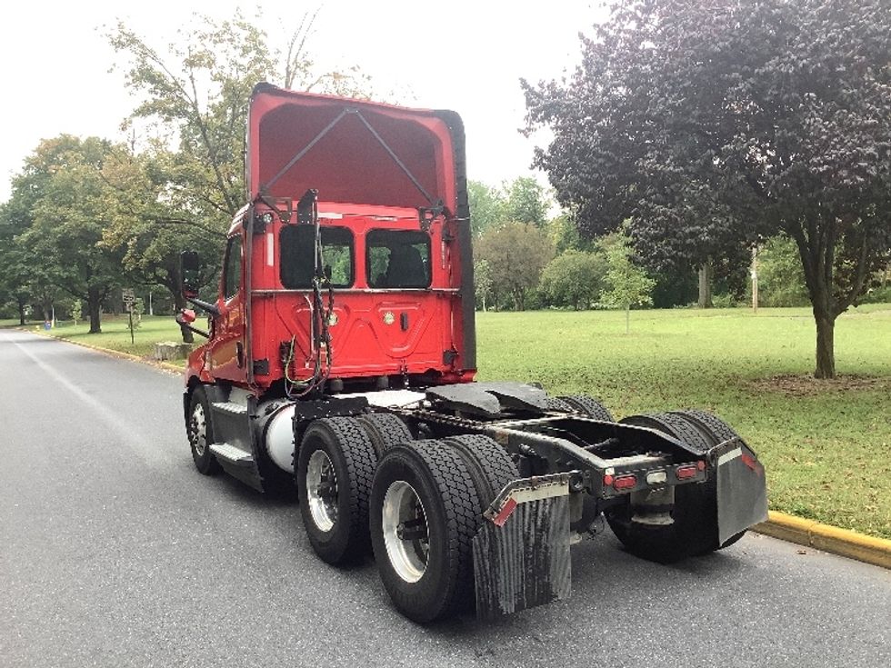 Day Cab Tractor-Heavy Duty Tractors-Freightliner-2019-T12664ST-Reading-PA-637,949\n\t\tmiles-$ 25,250 - Image 5