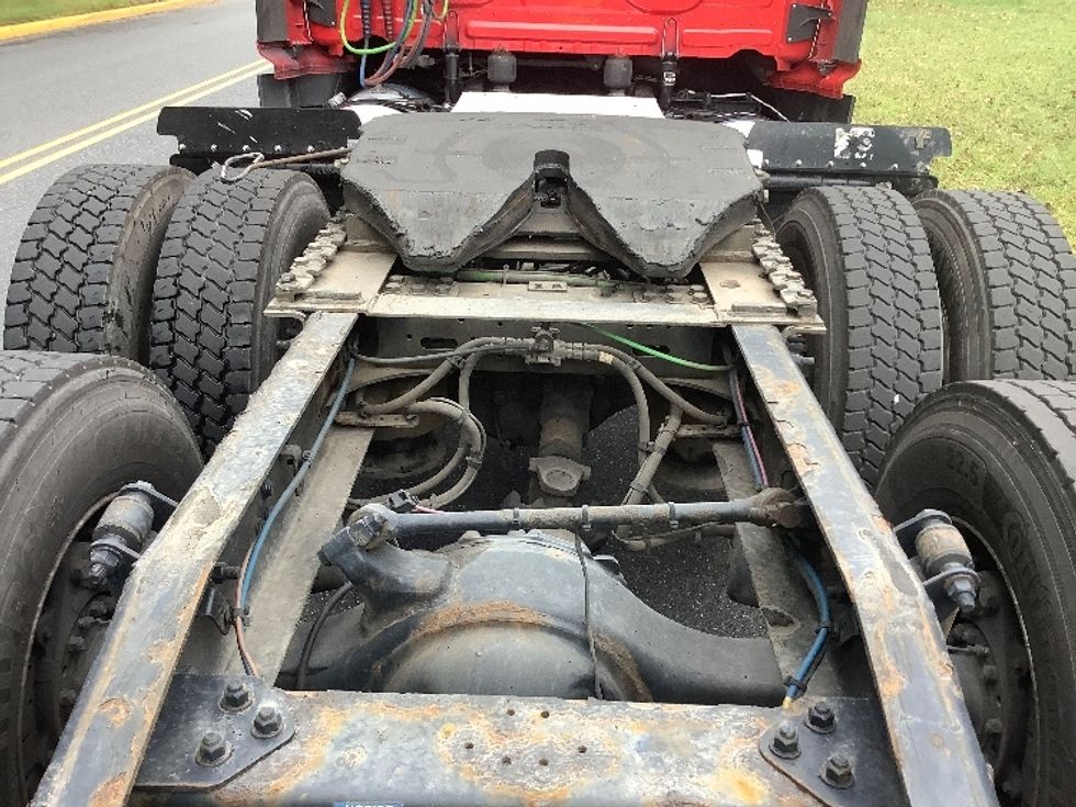 Day Cab Tractor-Heavy Duty Tractors-Freightliner-2019-T12664ST-Reading-PA-637,949\n\t\tmiles-$ 25,250 - Image 6