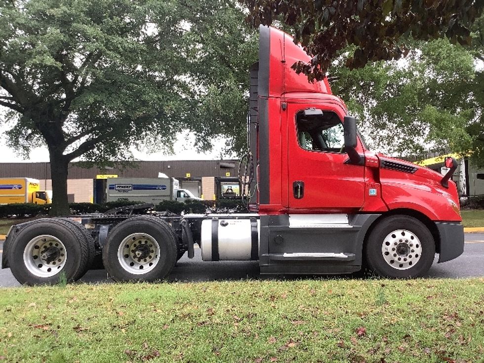 Day Cab Tractor-Heavy Duty Tractors-Freightliner-2019-T12664ST-Reading-PA-637,949\n\t\tmiles-$ 25,250 - Image 8