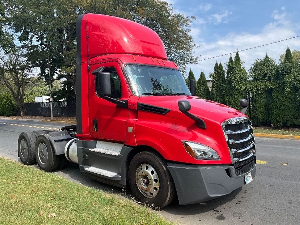 Day Cab Tractor-Heavy Duty Tractors-Freightliner-2019-T12664ST-Reading-PA-648,489\n\t\tmiles-$ 25,250 - Image 1