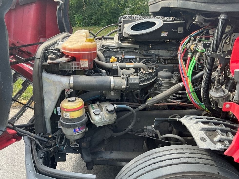 Day Cab Tractor-Heavy Duty Tractors-Freightliner-2019-T12664ST-Reading-PA-648,489\n\t\tmiles-$ 25,250 - Image 16