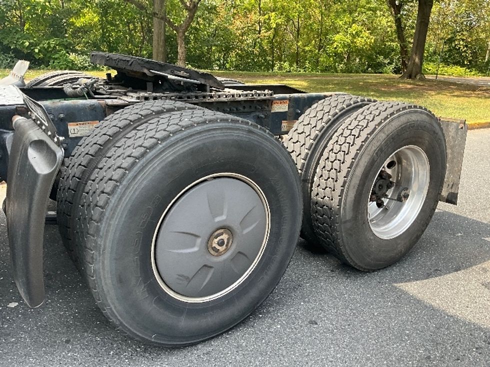 Day Cab Tractor-Heavy Duty Tractors-Freightliner-2019-T12664ST-Reading-PA-648,489\n\t\tmiles-$ 25,250 - Image 19