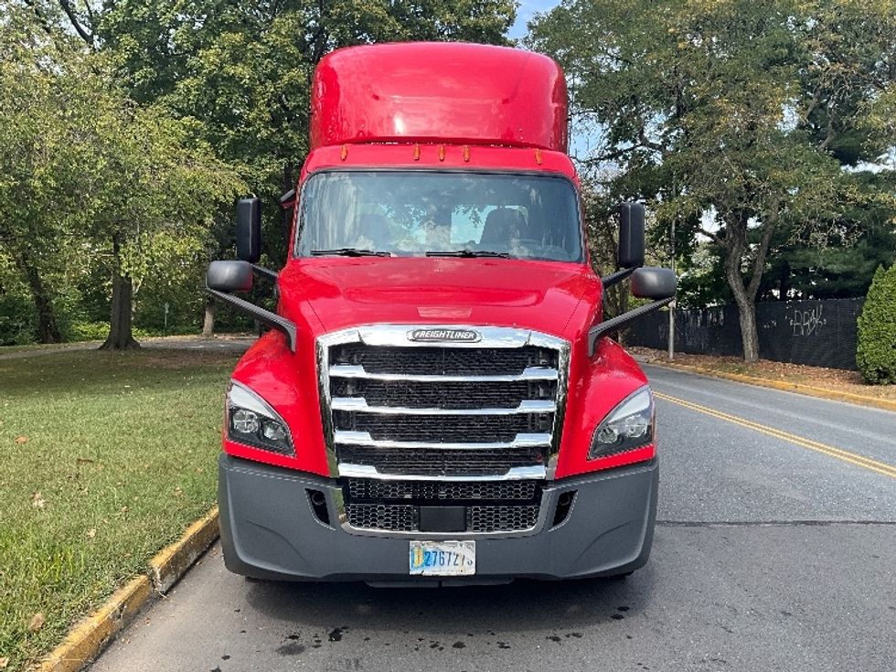 Day Cab Tractor-Heavy Duty Tractors-Freightliner-2019-T12664ST-Reading-PA-648,489\n\t\tmiles-$ 25,250 - Image 2