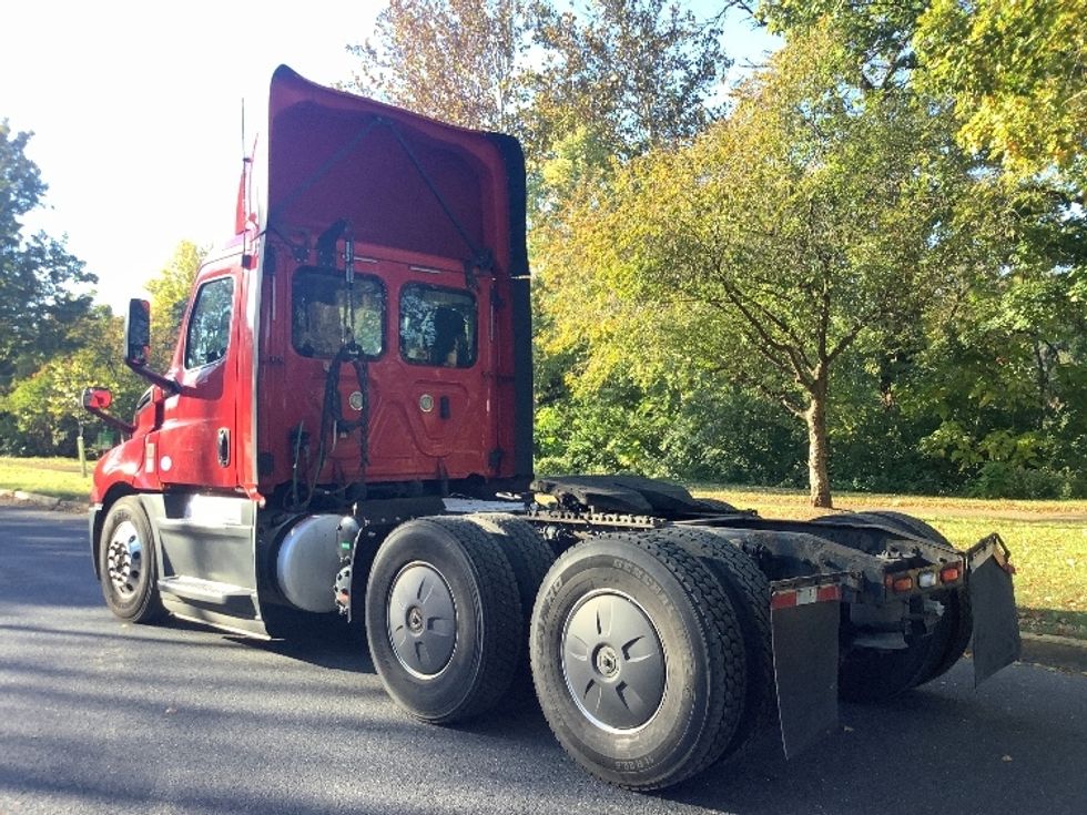 Day Cab Tractor-Heavy Duty Tractors-Freightliner-2019-T12664ST-Reading-PA-648,489\n\t\tmiles-$ 25,250 - Image 5