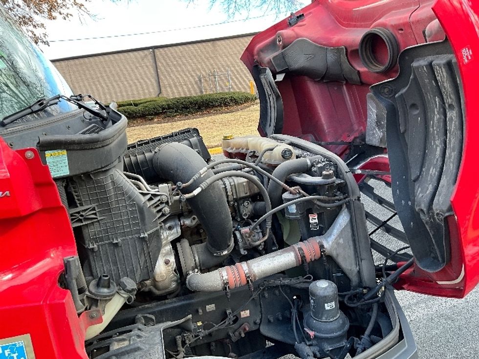 Day Cab Tractor-Heavy Duty Tractors-Freightliner-2019-T12664ST-Reading-PA-679,551\n\t\tmiles-$ 29,250 - Image 15