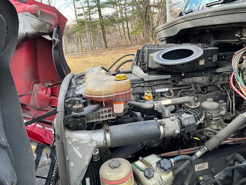 Day Cab Tractor-Heavy Duty Tractors-Freightliner-2019-T12664ST-Reading-PA-679,551\n\t\tmiles-$ 29,250 - Image 16