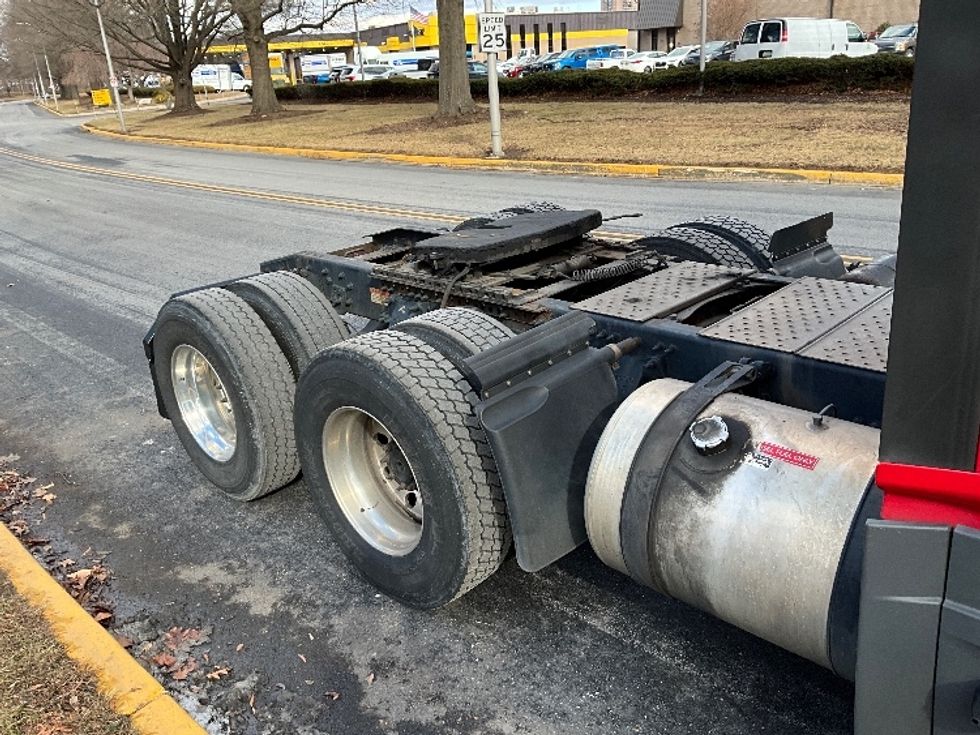 Day Cab Tractor-Heavy Duty Tractors-Freightliner-2019-T12664ST-Reading-PA-679,551\n\t\tmiles-$ 29,250 - Image 18