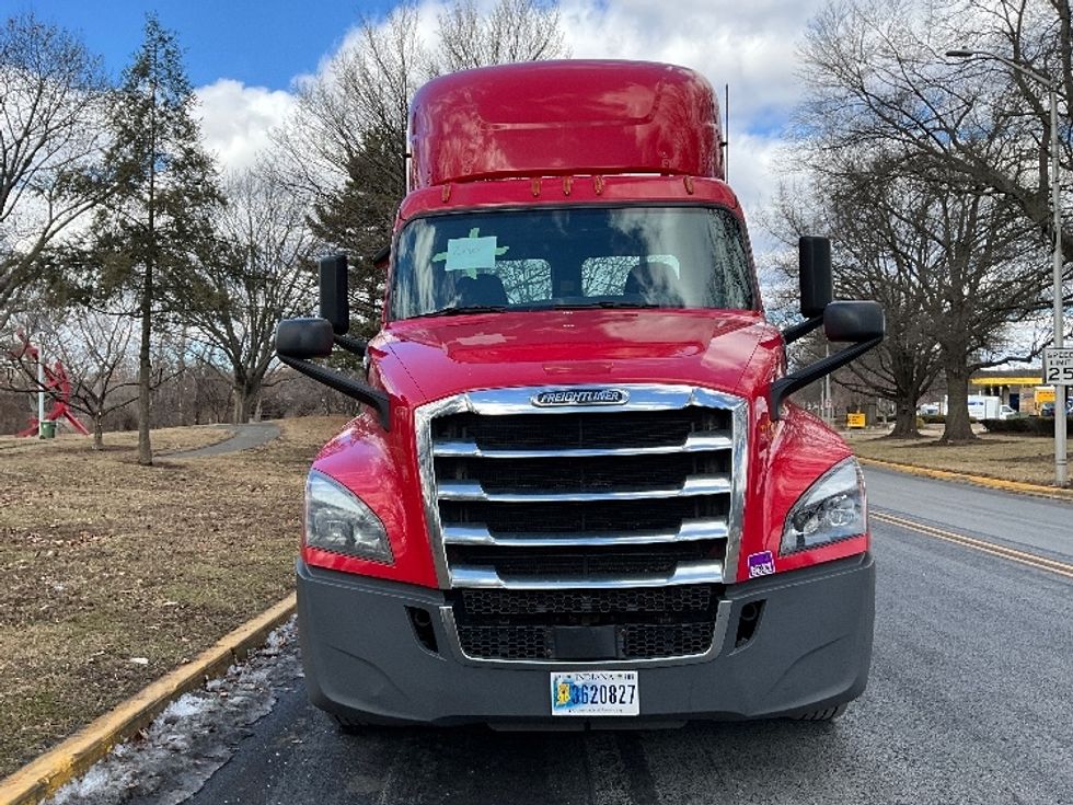 Day Cab Tractor-Heavy Duty Tractors-Freightliner-2019-T12664ST-Reading-PA-679,551\n\t\tmiles-$ 29,250 - Image 2
