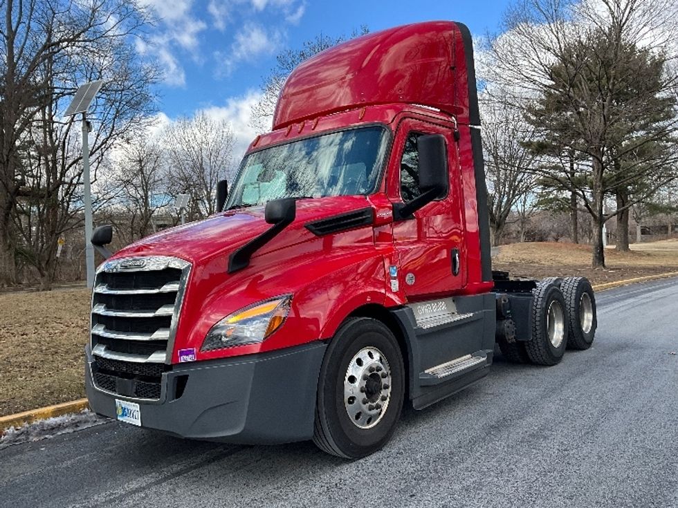 Day Cab Tractor-Heavy Duty Tractors-Freightliner-2019-T12664ST-Reading-PA-679,551\n\t\tmiles-$ 29,250 - Image 3