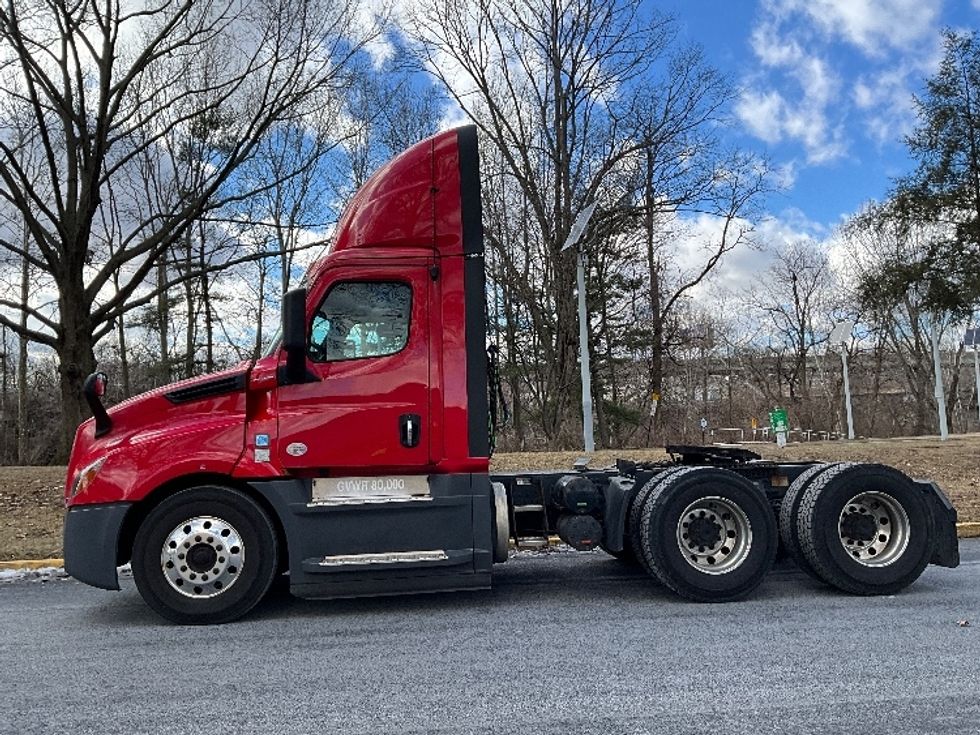 Day Cab Tractor-Heavy Duty Tractors-Freightliner-2019-T12664ST-Reading-PA-679,551\n\t\tmiles-$ 29,250 - Image 4