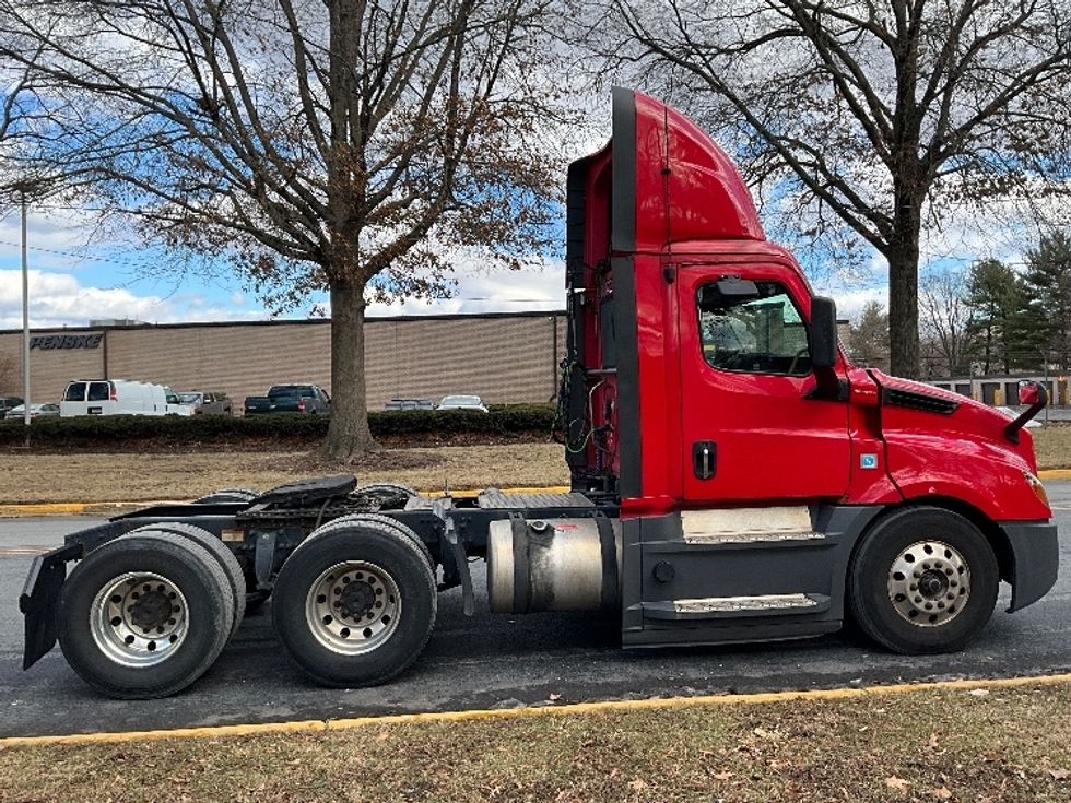 Day Cab Tractor-Heavy Duty Tractors-Freightliner-2019-T12664ST-Reading-PA-679,551\n\t\tmiles-$ 29,250 - Image 8