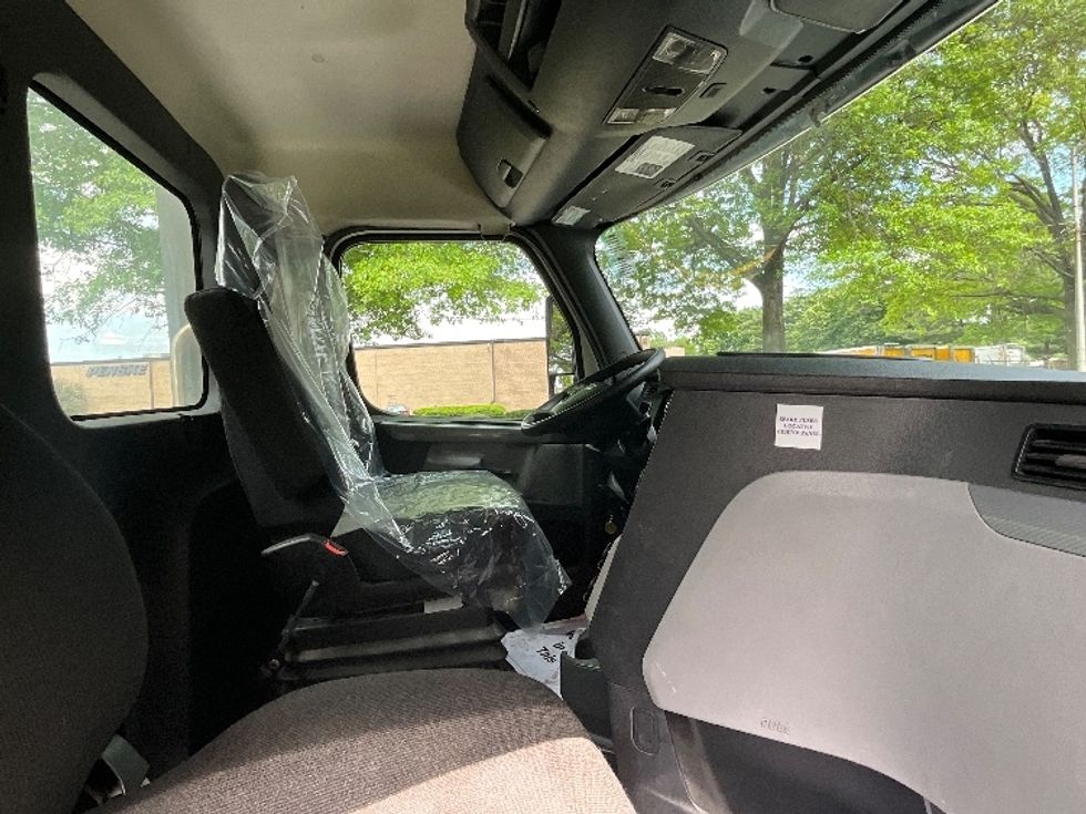 Day Cab Tractor-Heavy Duty Tractors-Freightliner-2019-T12664ST-Reading-PA-692,429\n\t\tmiles-$ 26,750 - Image 14