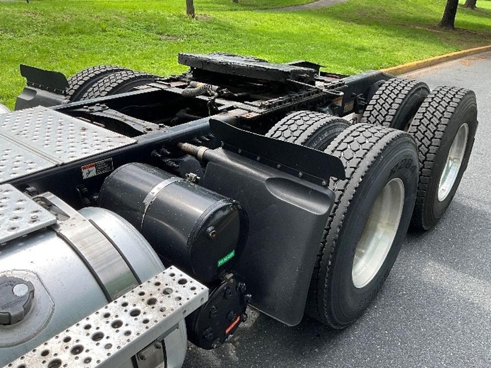 Day Cab Tractor-Heavy Duty Tractors-Freightliner-2019-T12664ST-Reading-PA-692,429\n\t\tmiles-$ 26,750 - Image 17