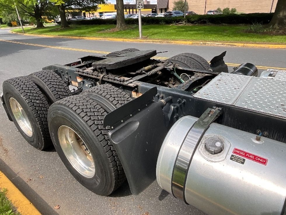 Day Cab Tractor-Heavy Duty Tractors-Freightliner-2019-T12664ST-Reading-PA-692,429\n\t\tmiles-$ 26,750 - Image 18