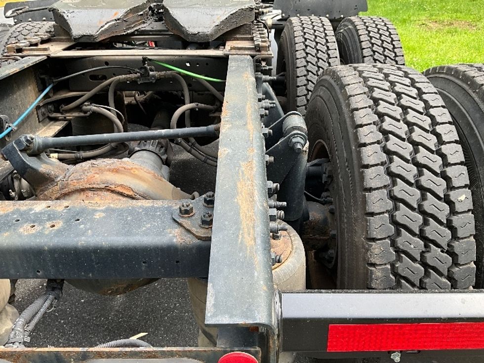 Day Cab Tractor-Heavy Duty Tractors-Freightliner-2019-T12664ST-Reading-PA-692,429\n\t\tmiles-$ 26,750 - Image 21