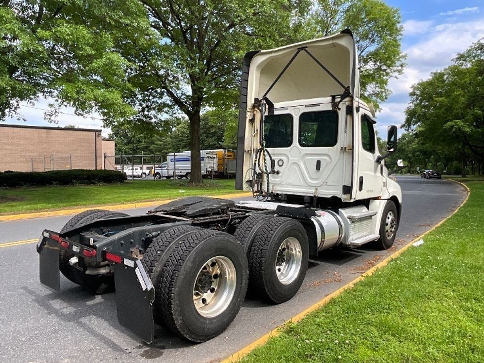 Day Cab Tractor-Heavy Duty Tractors-Freightliner-2019-T12664ST-Reading-PA-692,429\n\t\tmiles-$ 26,750 - Image 7
