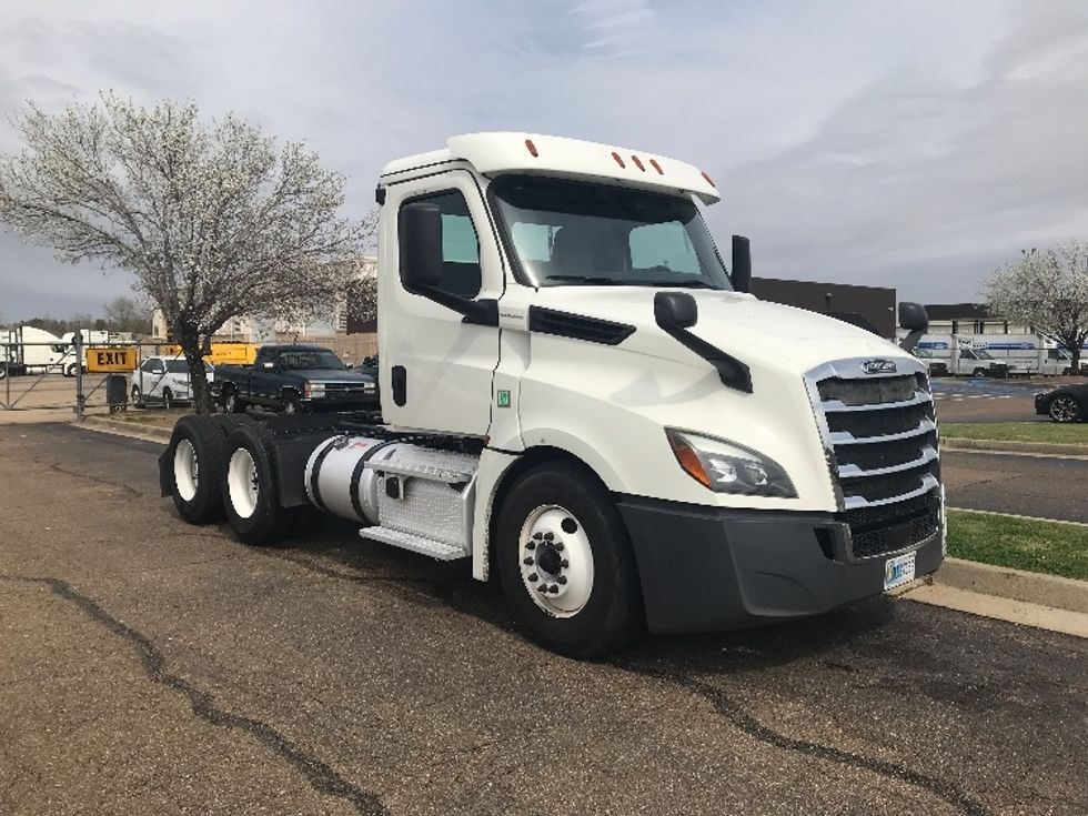Day Cab Tractor-Heavy Duty Tractors-Freightliner-2019-T12664ST-Richland-MS-242,831\n\t\tmiles-$ 67,250 - Image 1