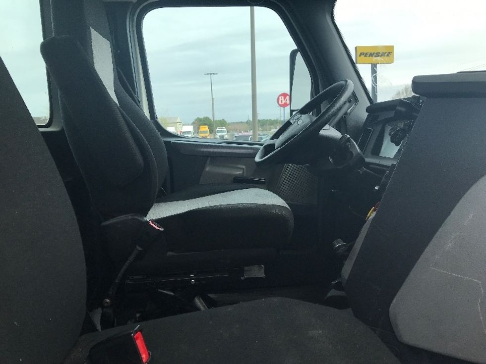 Day Cab Tractor-Heavy Duty Tractors-Freightliner-2019-T12664ST-Richland-MS-242,831\n\t\tmiles-$ 67,250 - Image 14