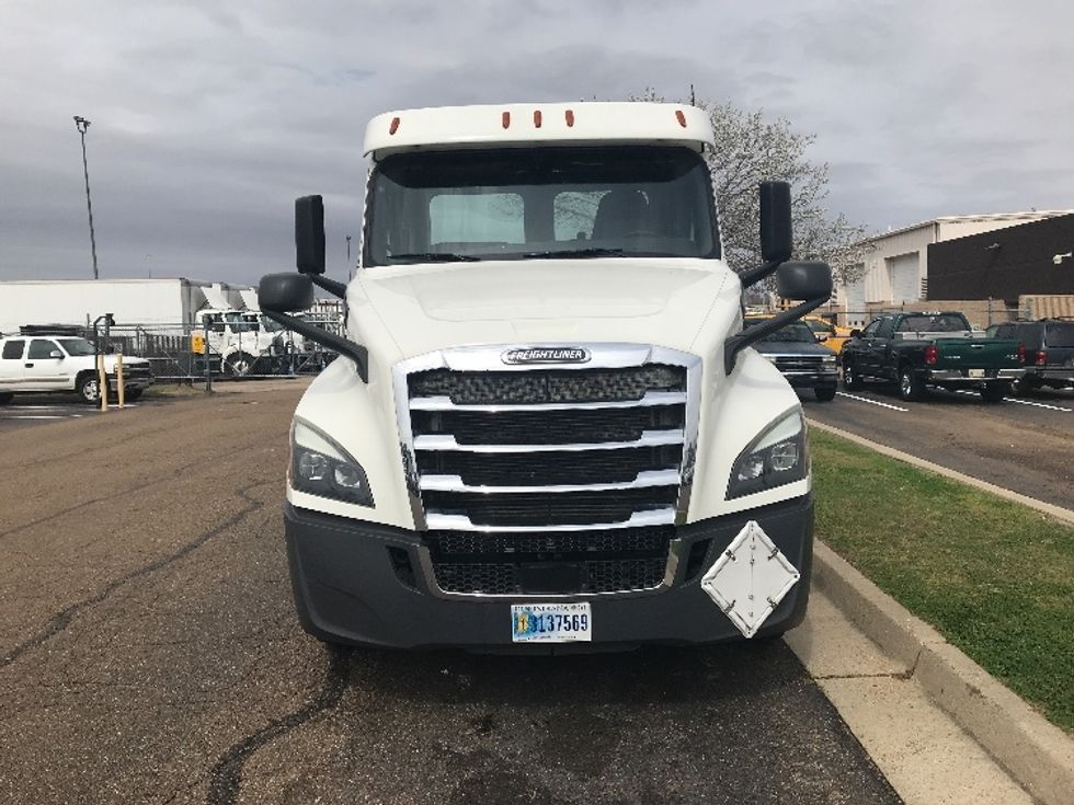 Day Cab Tractor-Heavy Duty Tractors-Freightliner-2019-T12664ST-Richland-MS-242,831\n\t\tmiles-$ 67,250 - Image 2