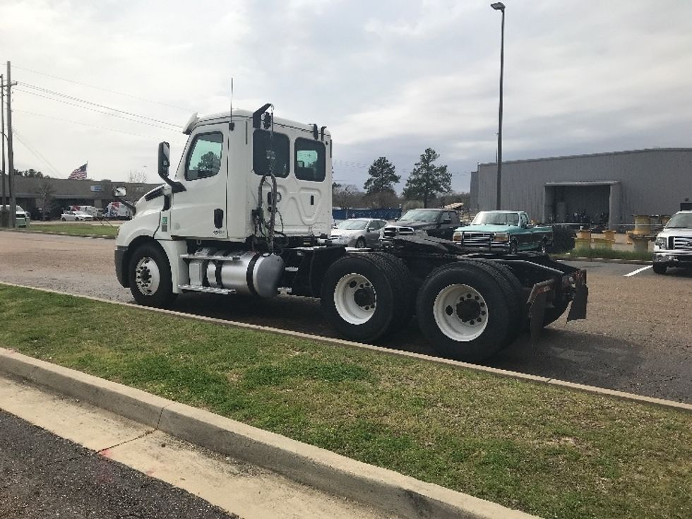 Day Cab Tractor-Heavy Duty Tractors-Freightliner-2019-T12664ST-Richland-MS-242,831\n\t\tmiles-$ 67,250 - Image 5