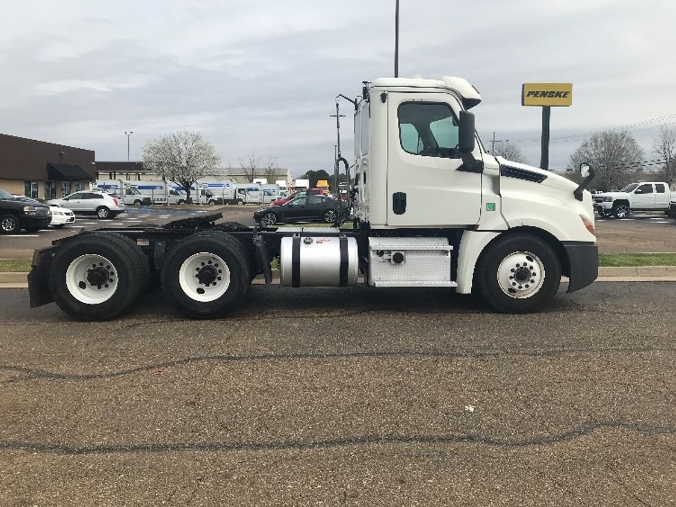 Day Cab Tractor-Heavy Duty Tractors-Freightliner-2019-T12664ST-Richland-MS-242,831\n\t\tmiles-$ 67,250 - Image 8
