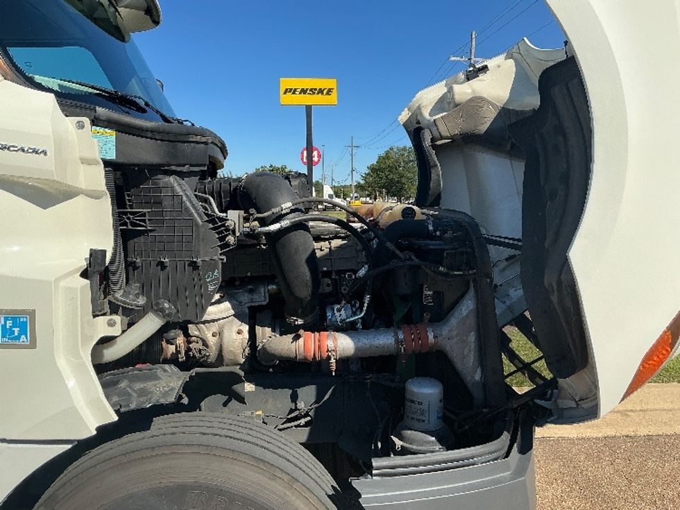 Day Cab Tractor-Heavy Duty Tractors-Freightliner-2019-T12664ST-Richland-MS-303,151\n\t\tmiles-$ 51,750 - Image 15