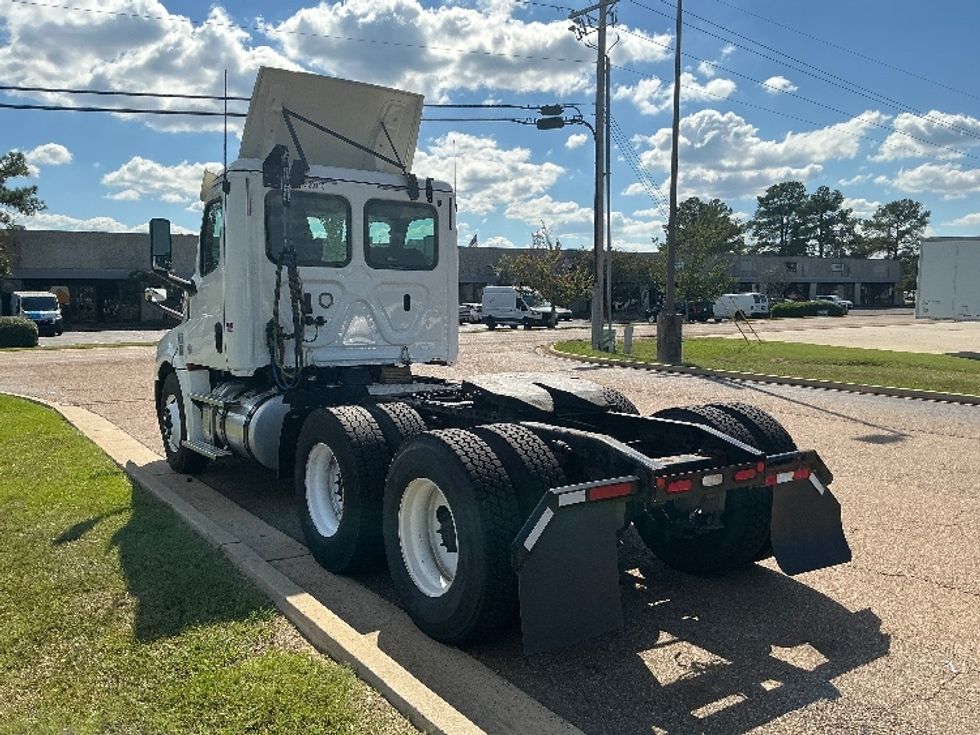 Day Cab Tractor-Heavy Duty Tractors-Freightliner-2019-T12664ST-Richland-MS-303,151\n\t\tmiles-$ 51,750 - Image 5