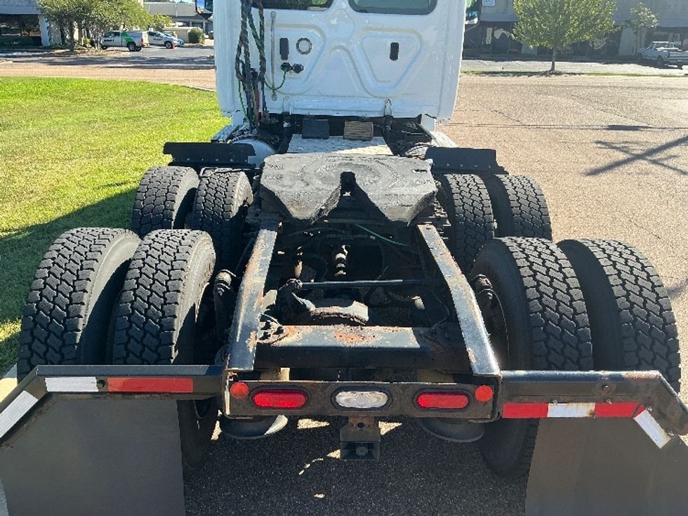 Day Cab Tractor-Heavy Duty Tractors-Freightliner-2019-T12664ST-Richland-MS-303,151\n\t\tmiles-$ 51,750 - Image 6