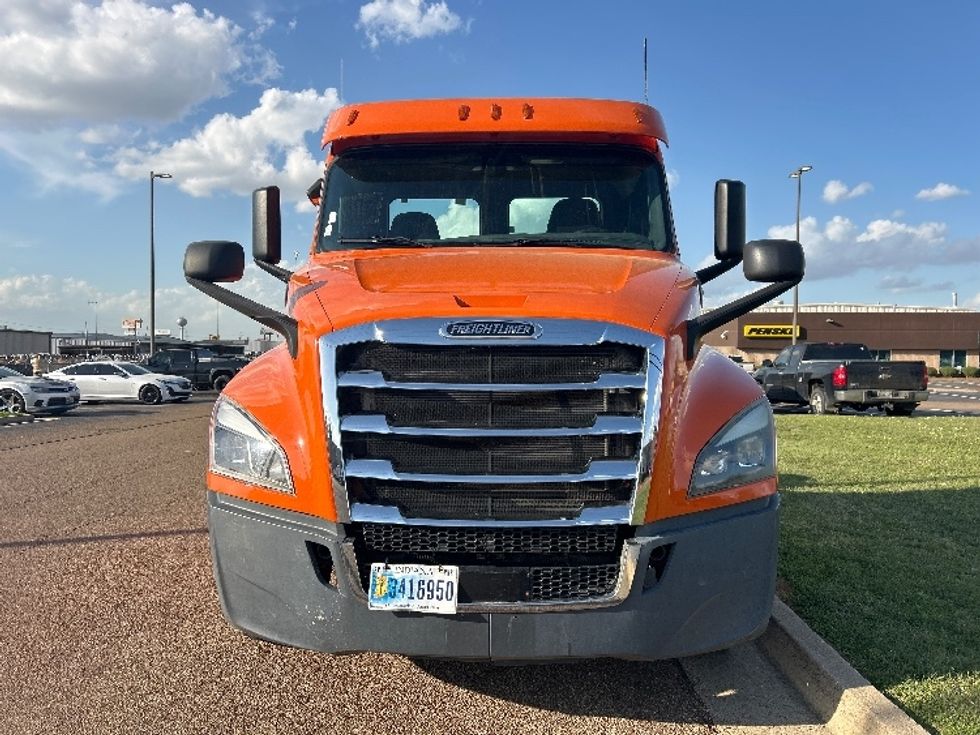 Day Cab Tractor-Heavy Duty Tractors-Freightliner-2019-T12664ST-Richland-MS-318,524\n\t\tmiles-$ 45,500 - Image 2